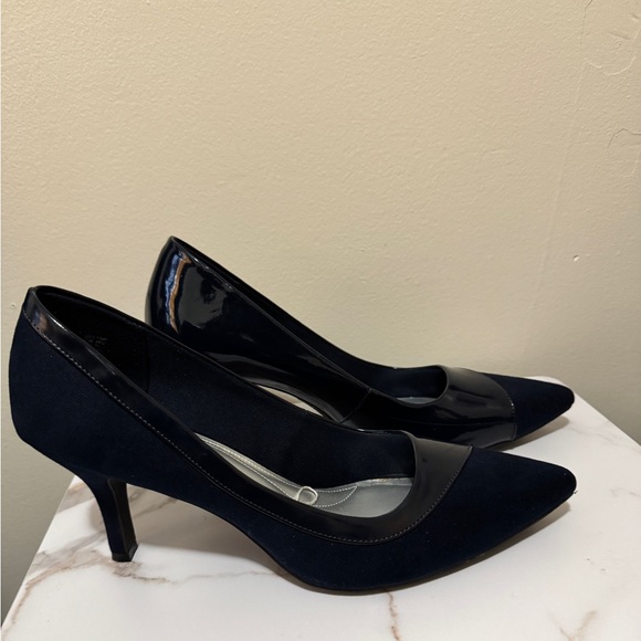 Comfort Plus by Predictions Navy Blue Heels with Pointed Toe and Medium Heel - Picture 2 of 4